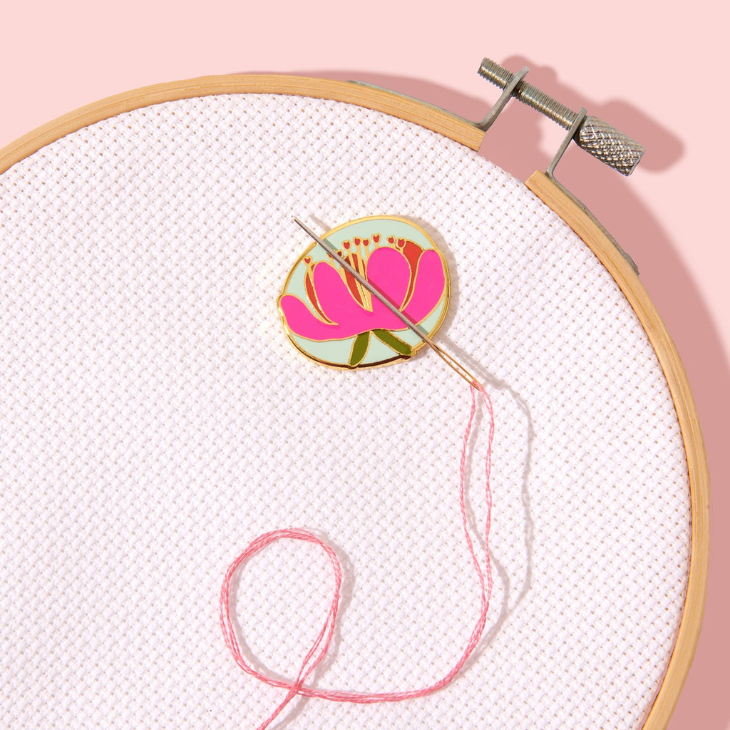 SOHMO Peony Needle Minder in Pink